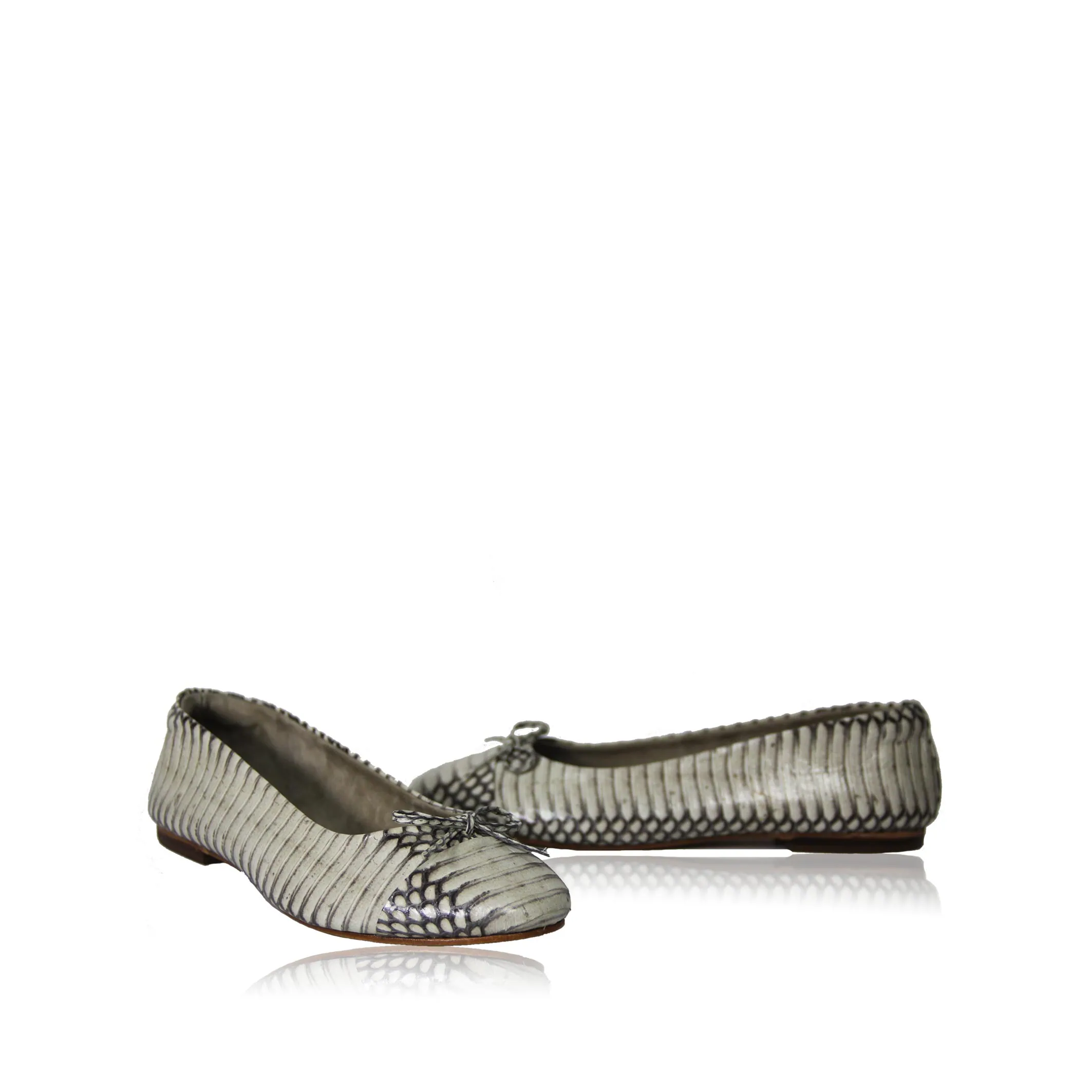 Cobra Flat Shoes